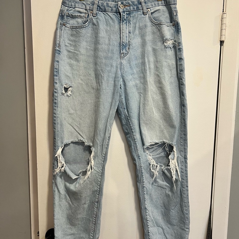 American Eagle Outfitters Light Blue Distressed Mom Jeans